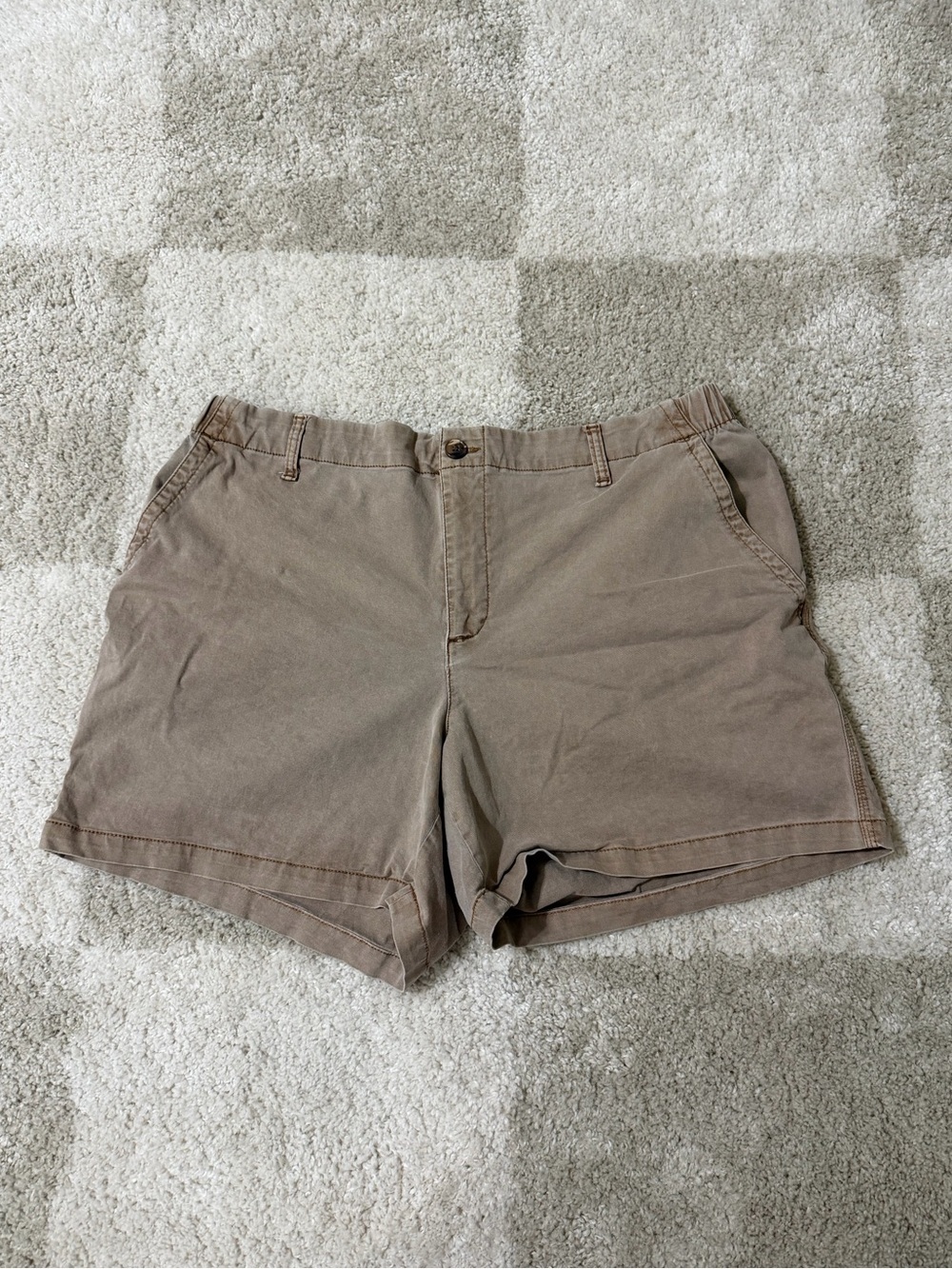 Old Navy EveryWear Khaki Chino Shorts XL Stretch Casual Mid Rise
